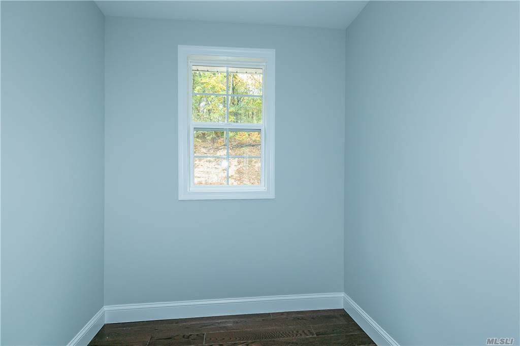 380 Woodbury Rd, Woodbury