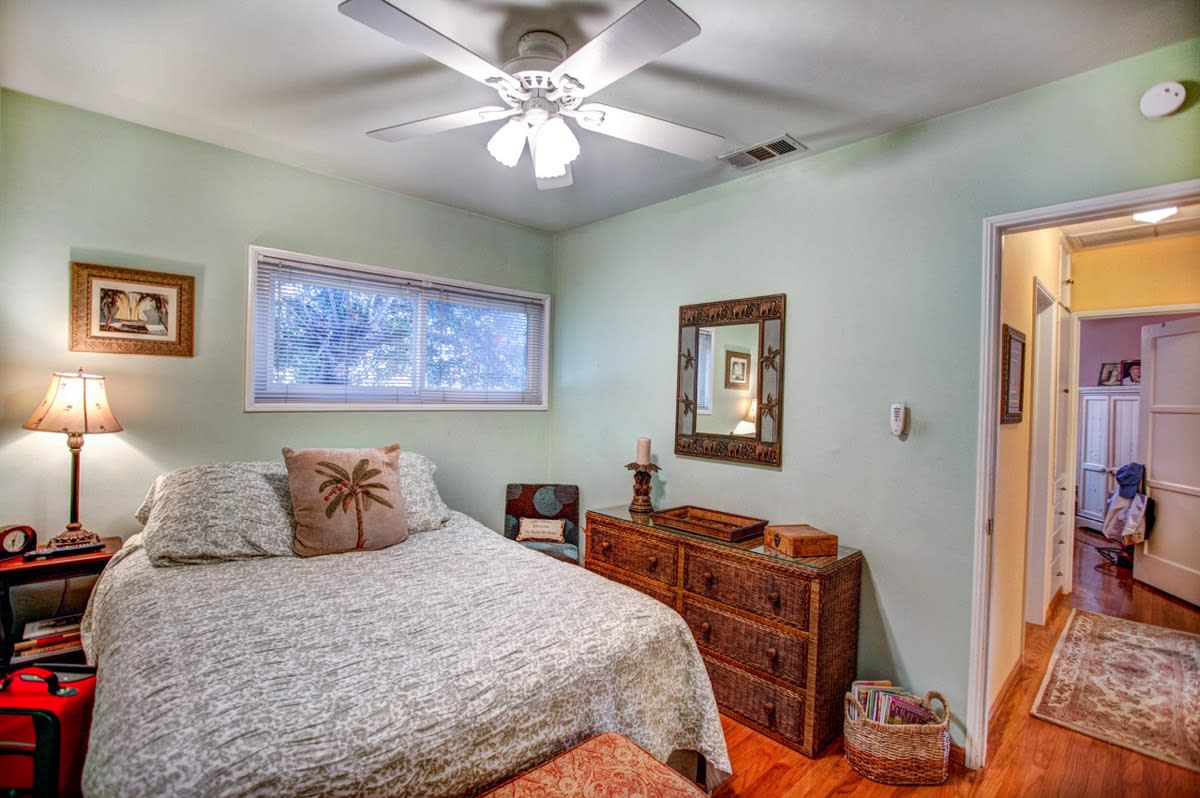 5738 Irvine Ave Valley Village, CA