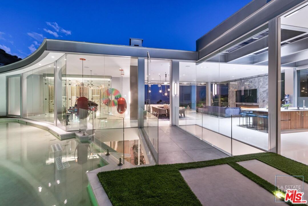 Velvet House