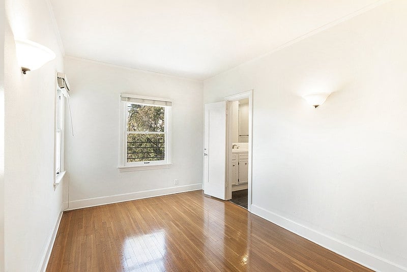 143 S Mansfield