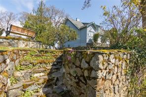 1051 Leslie Dr