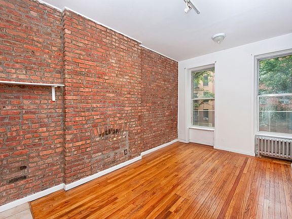 453 W 47 St Apt: 3F
