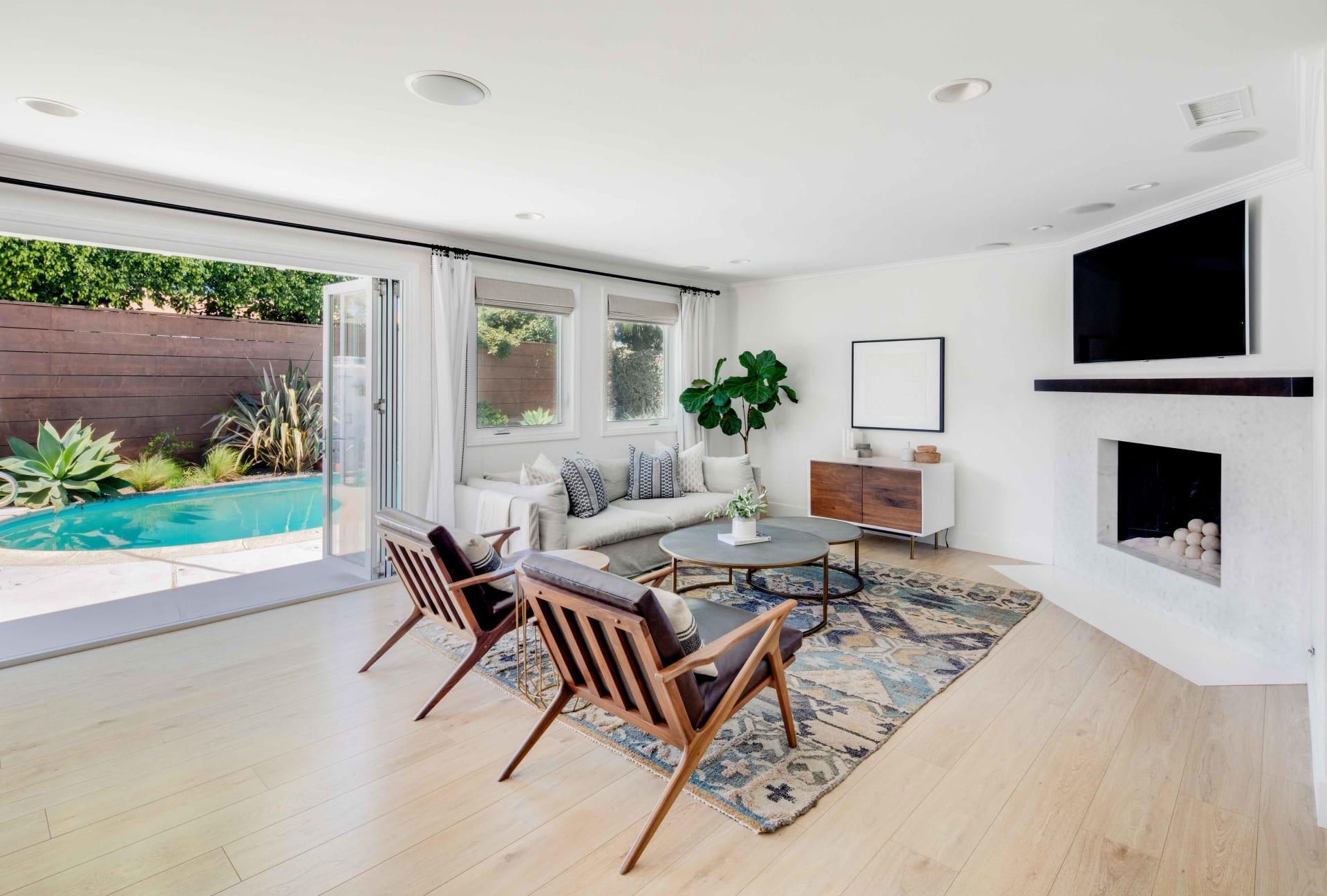 389 Mira Loma Pl