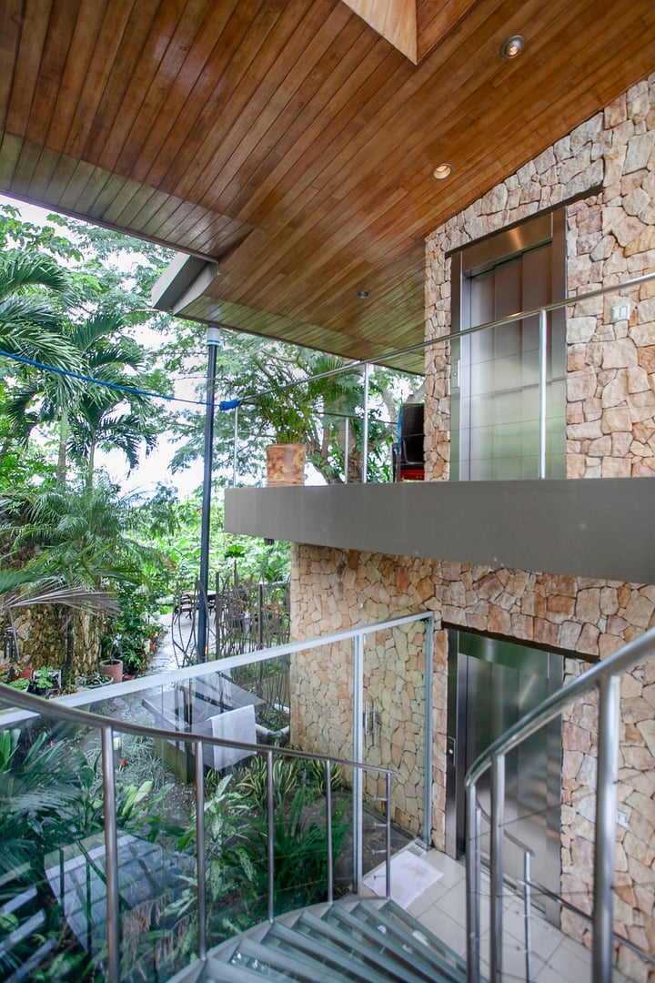 Solar Powered Hilltop Estate, Manuel Antonio, Puntarenas