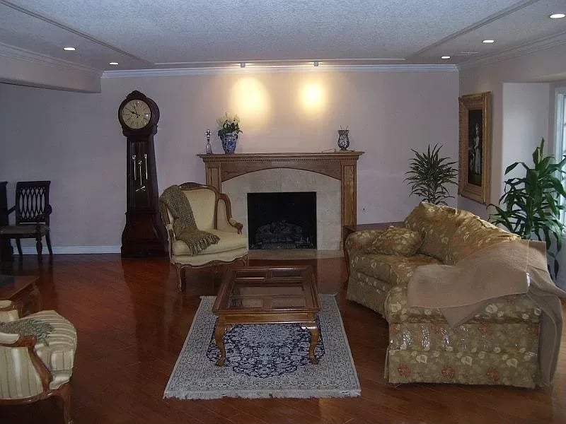 2000 Kornat Dr