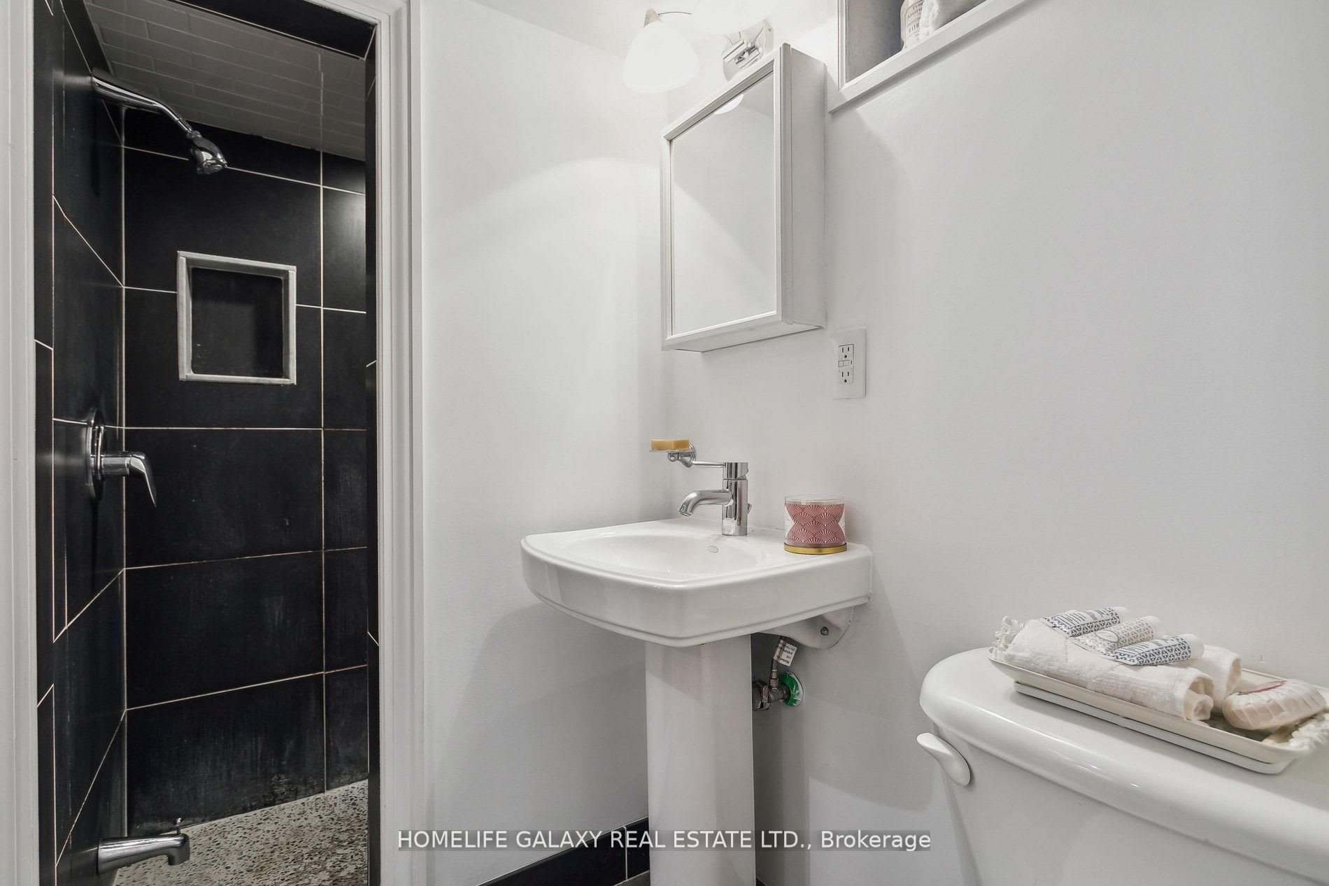 16 Jerome St