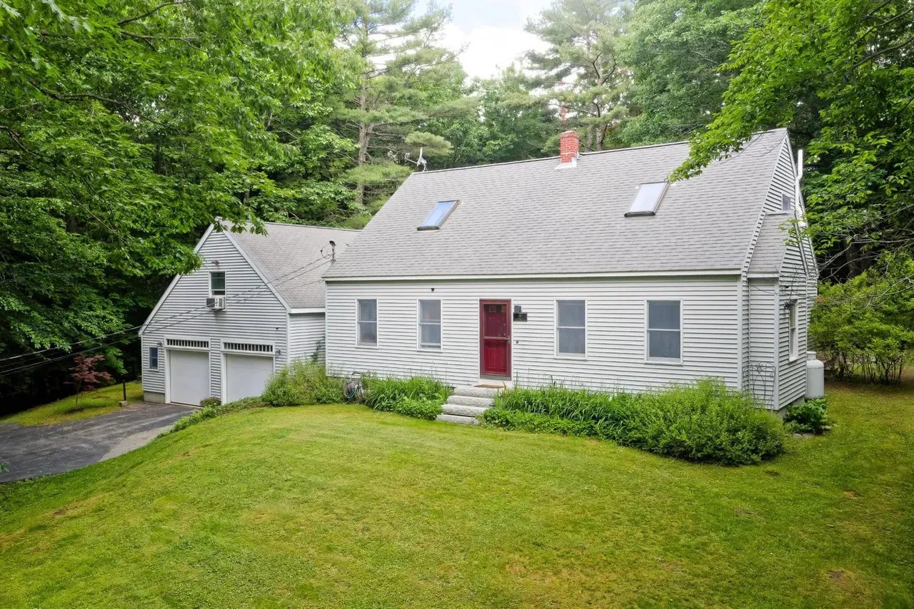 New Listing: 10 Blackthorne Lane, Gray, ME 04039 – $565,000