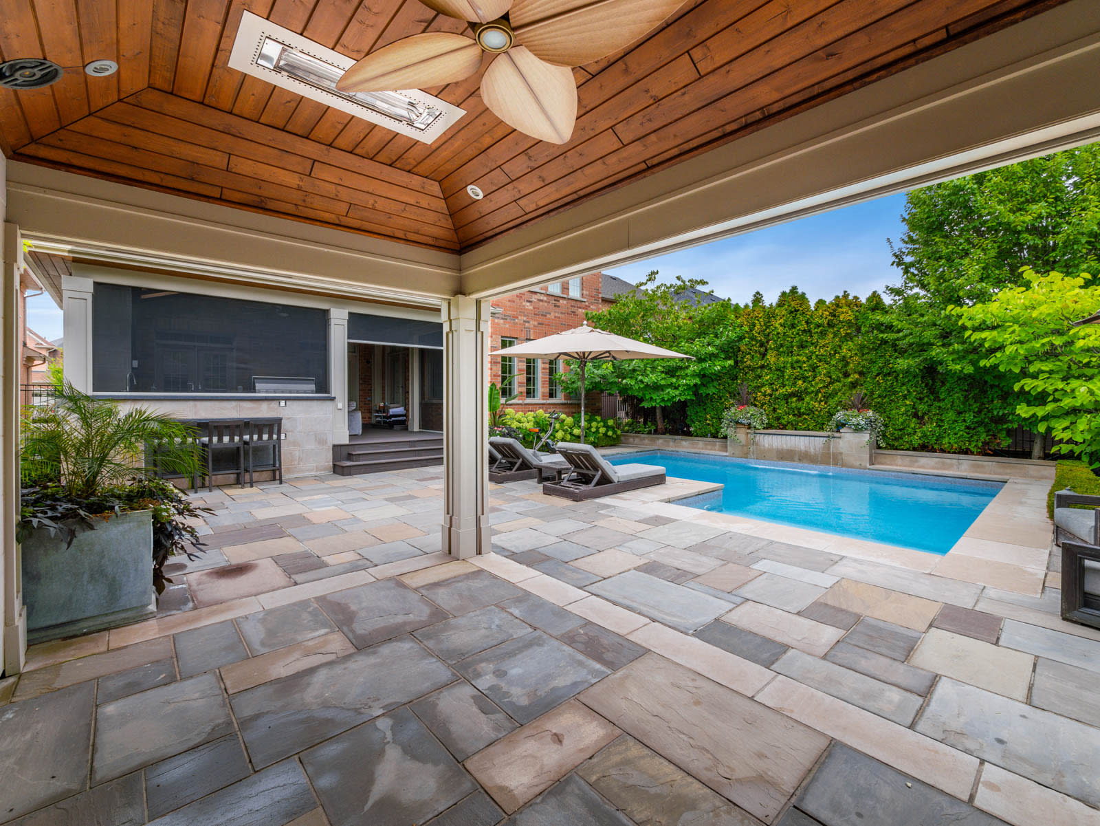 2311 Lyndhurst Dr