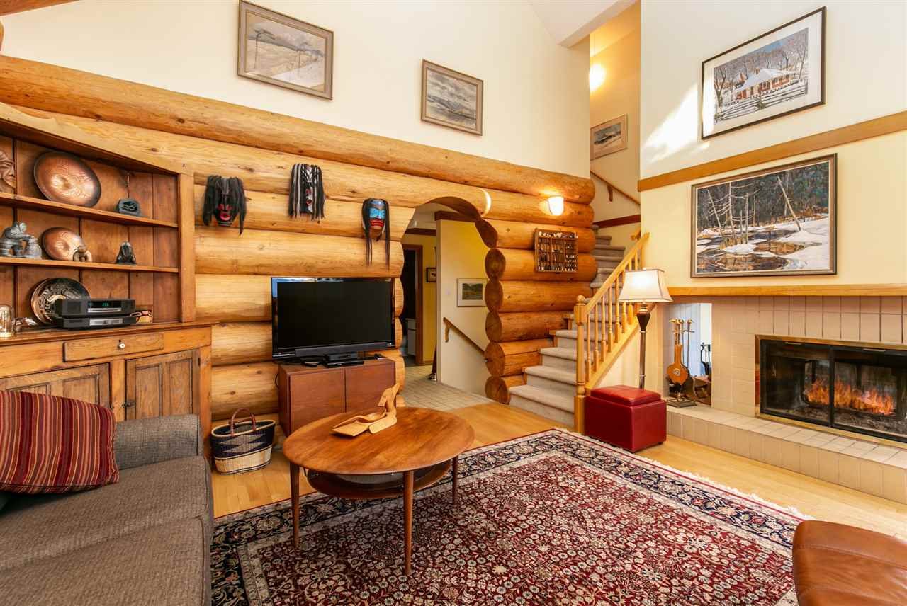 8325 Mountain View Dr