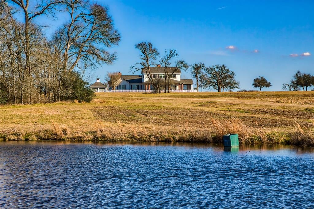 2550 Running River Ln