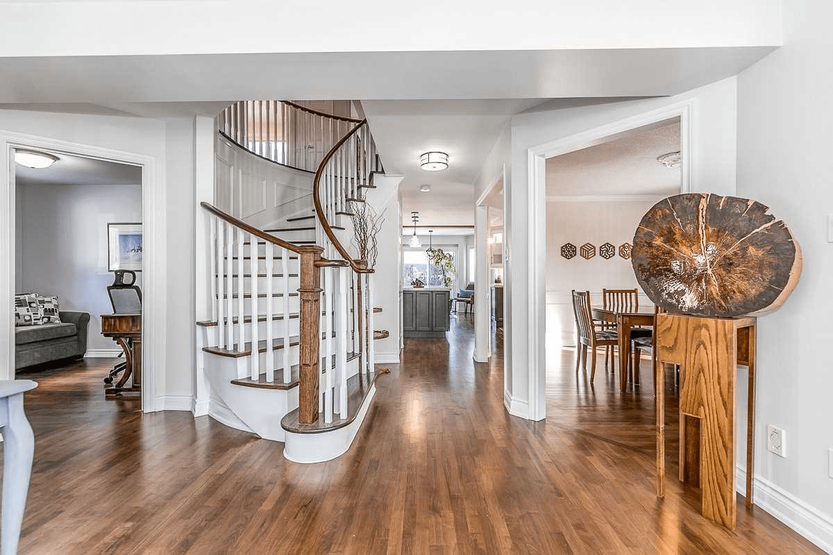 318 W Kennedy St NE