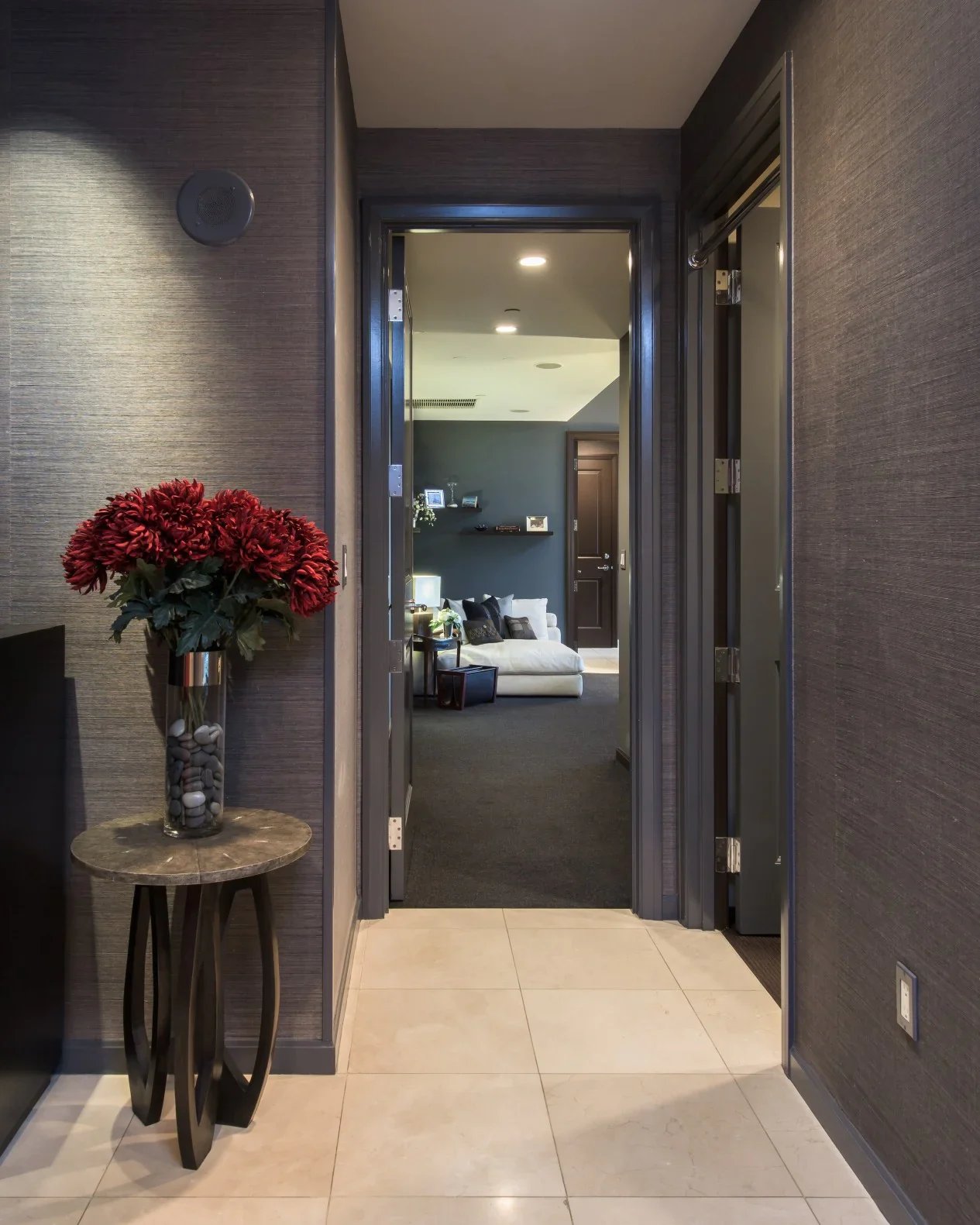 10727 Wilshire, 901