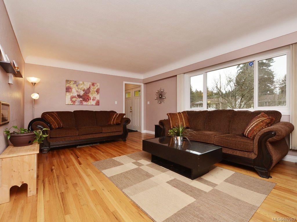566 Ledsham Rd, Colwood