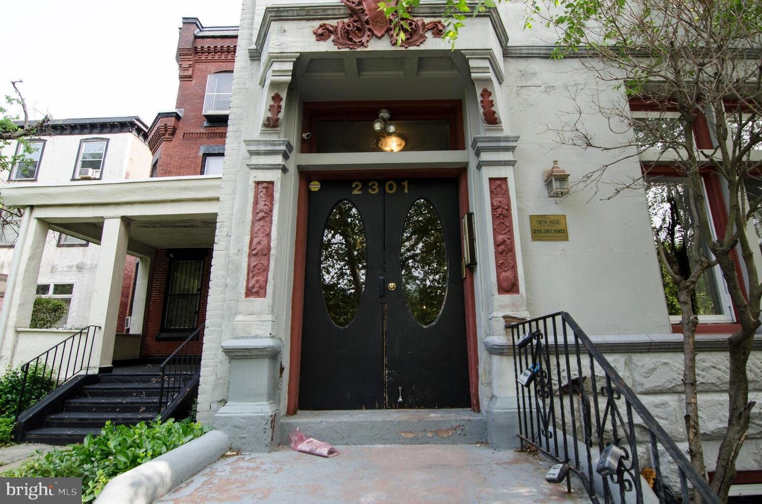 Two Story Condo with Classic Details in Fairmount