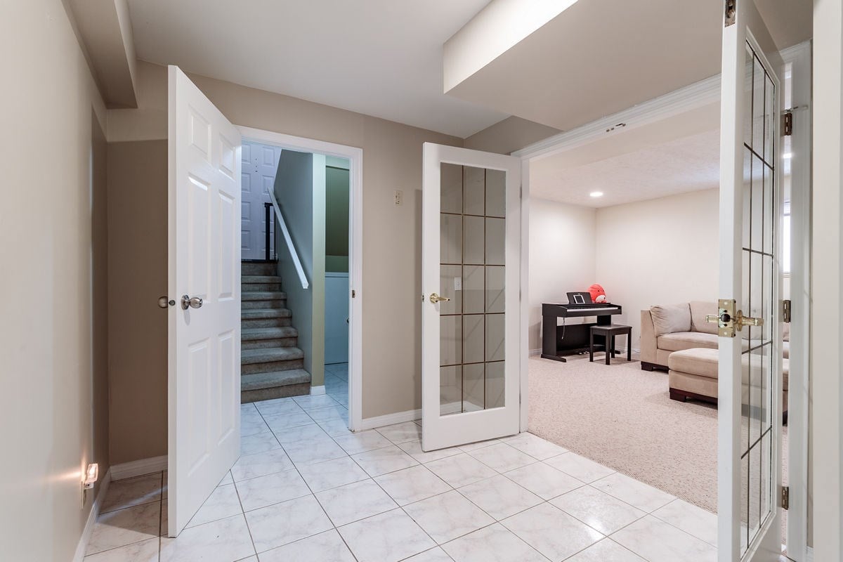 2568 Harrier Dr