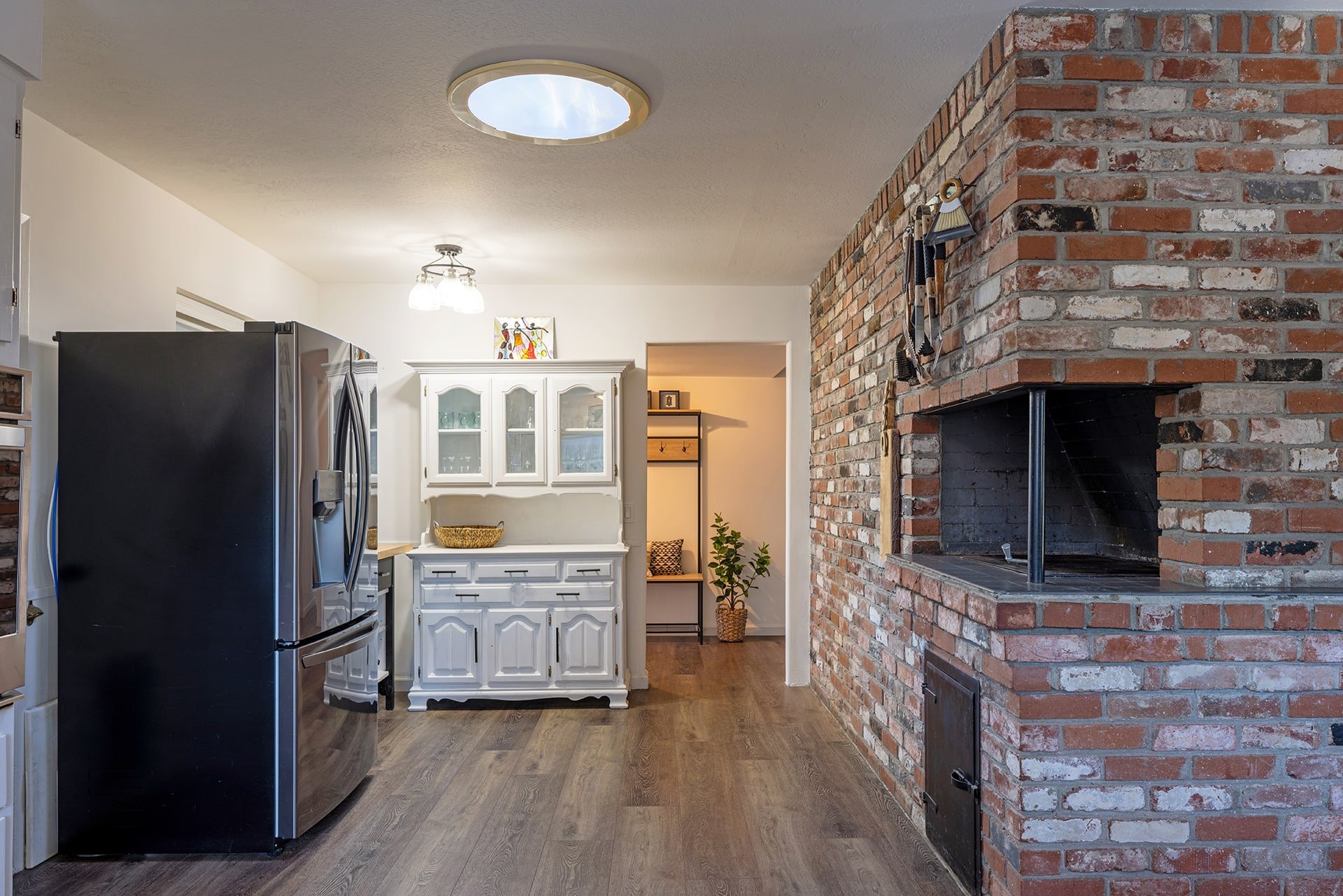 Carmel Pearl - 3739 Raymond Way