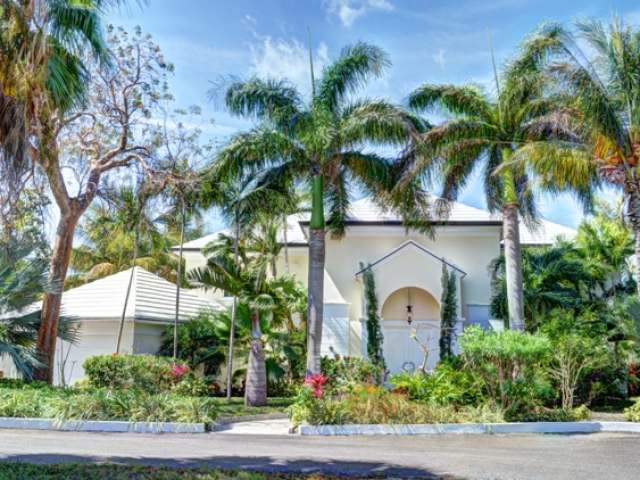 Canalfront Mansion in Port New Providence