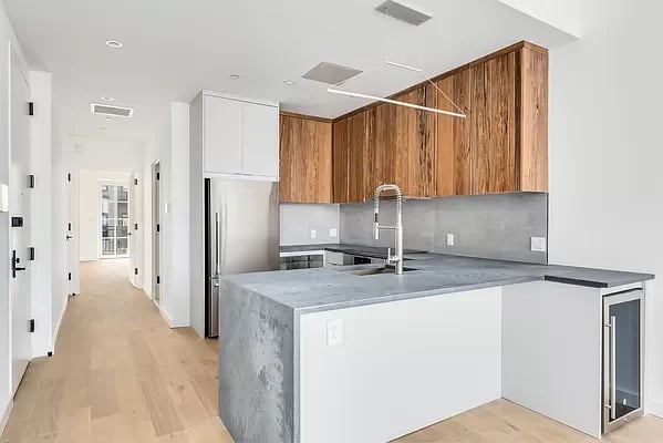 186 Huron Street Unit: 3B