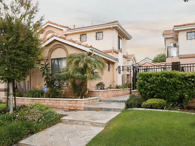 46 S Roosevelt #4 Pasadena CA 91107 - 3 bedroom, 3 bath condo - In Escrow in 1 week!