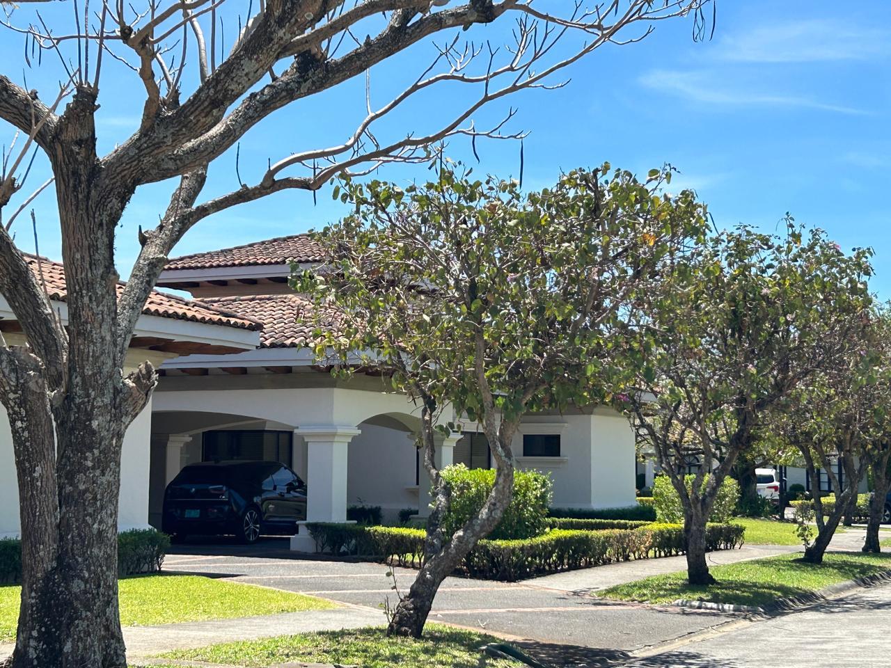 Single Level Gated Residence, Santa Ana, San Jose