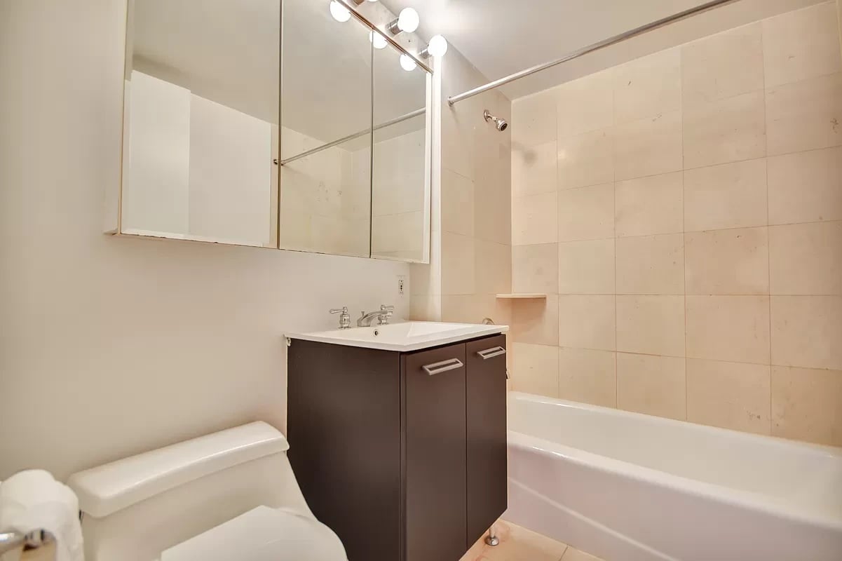 308 E 38th, #11C