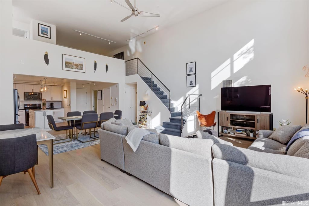 Spacious Tri-Level Live/Work Loft