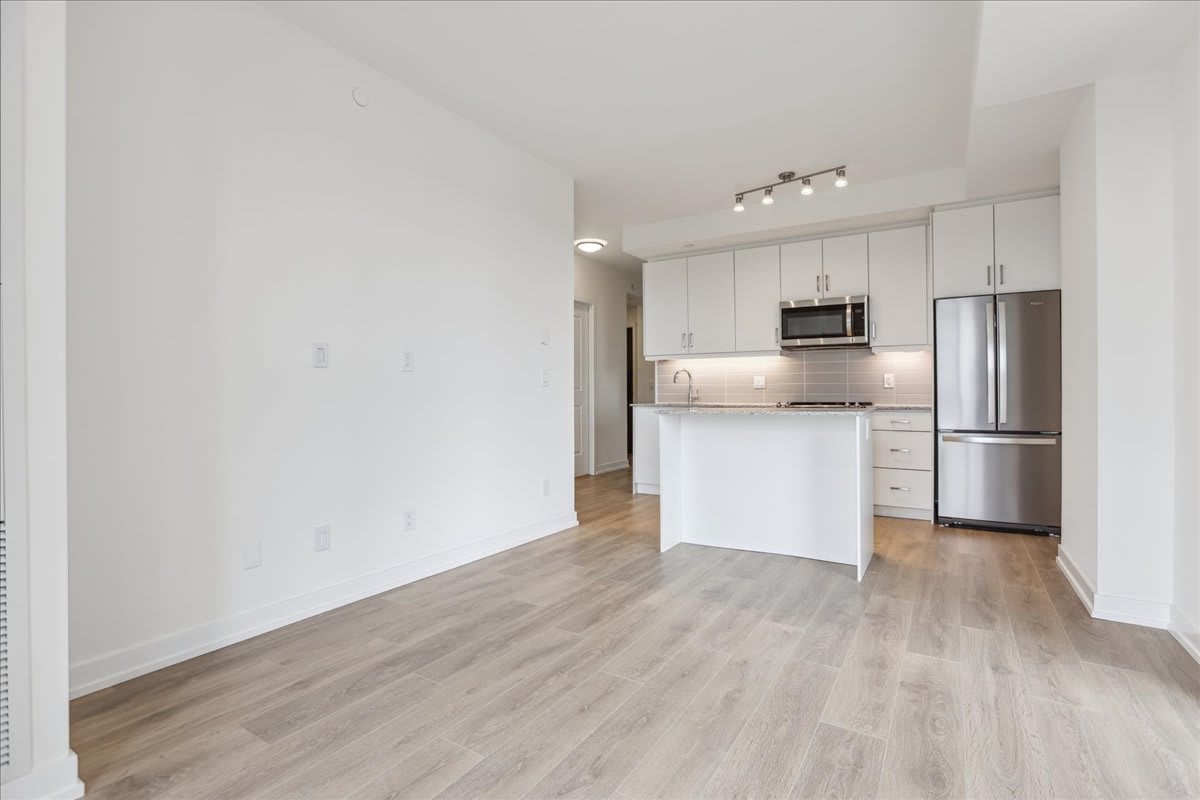 1 bed+ den in uptown core!