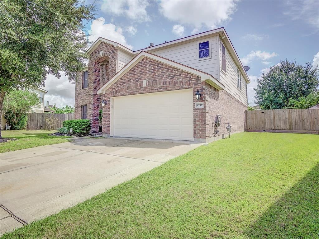 4727 Quiet Canyon 