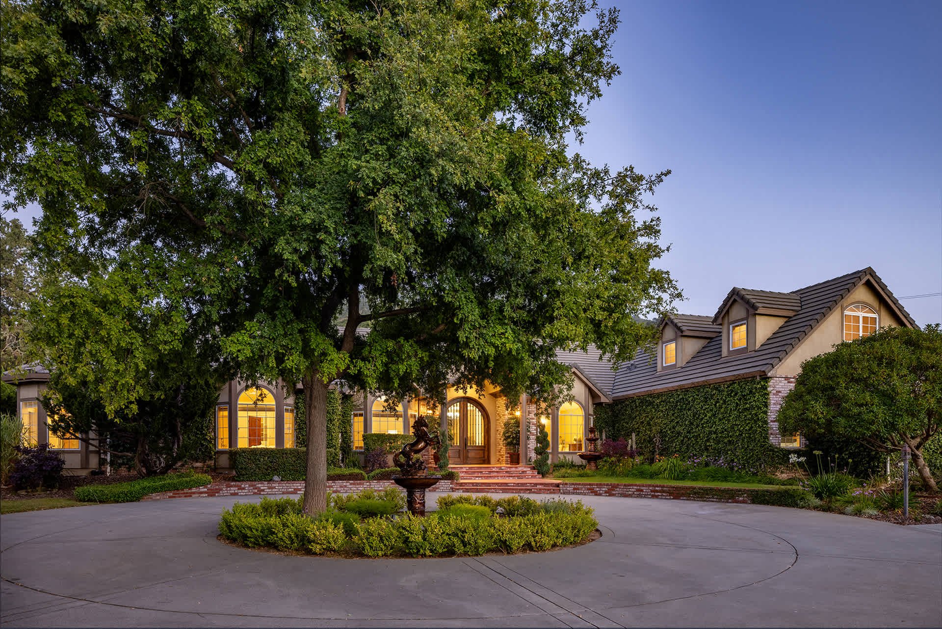 Stunning Equestrian Estate - 6 Sleepy Hollow Dr