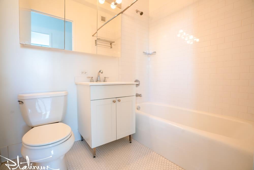 455 West 37th Street, Apt 305