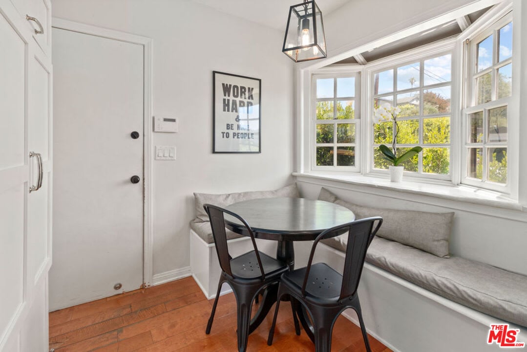 3983 Sunswept Dr