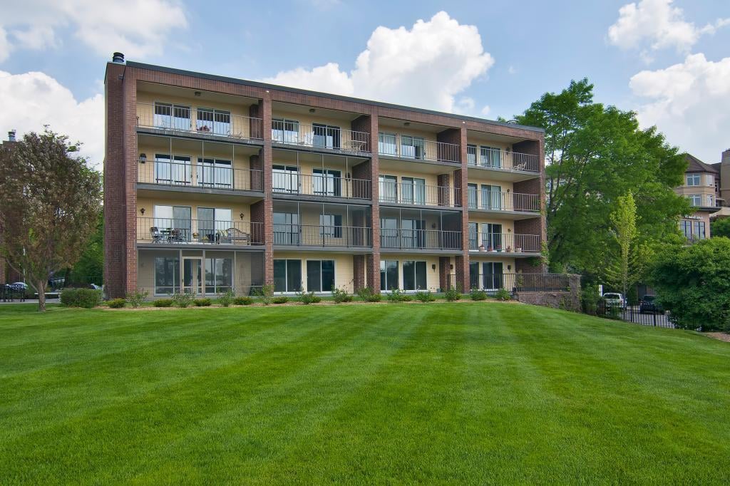 560 Indian Mound Street Unit 2B | Wayzata