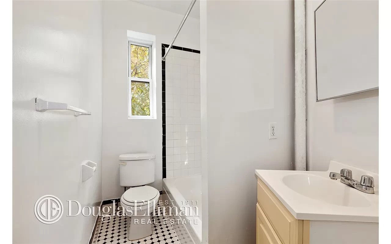 312 East 105th Street Unit: 4W