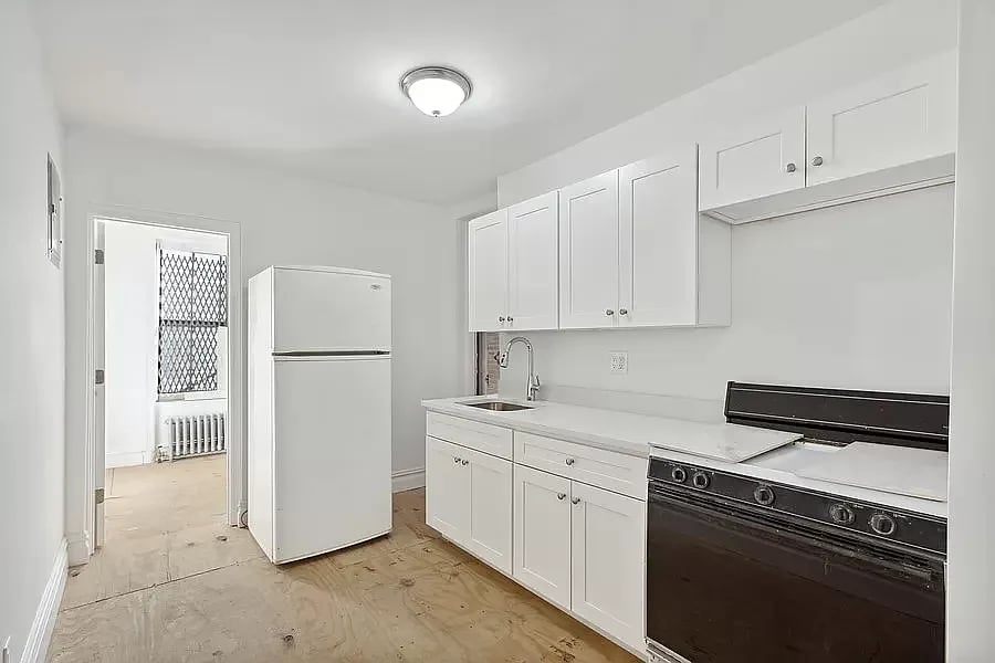 346 W 48th St #4W