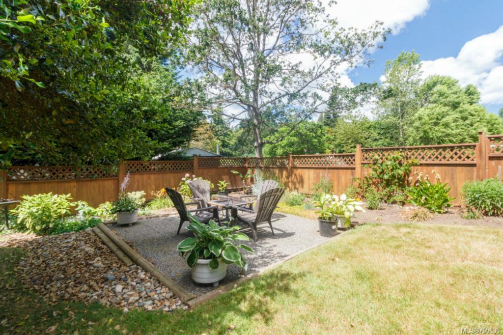 744 Claremont Ave, Saanich