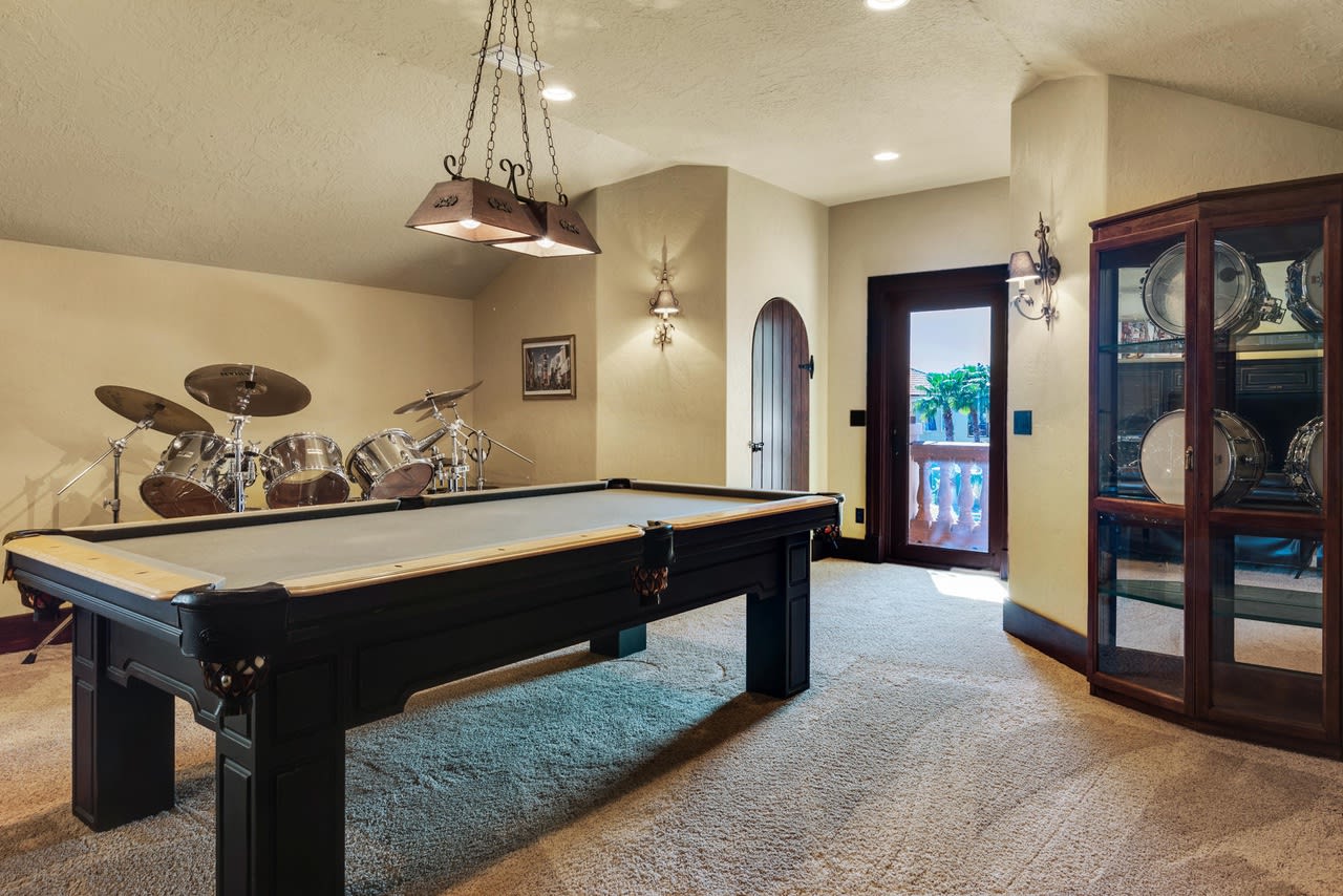 5236 Finisterre Drive