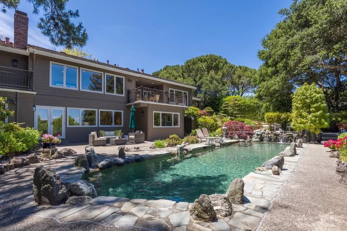 40 Glenbrook Dr