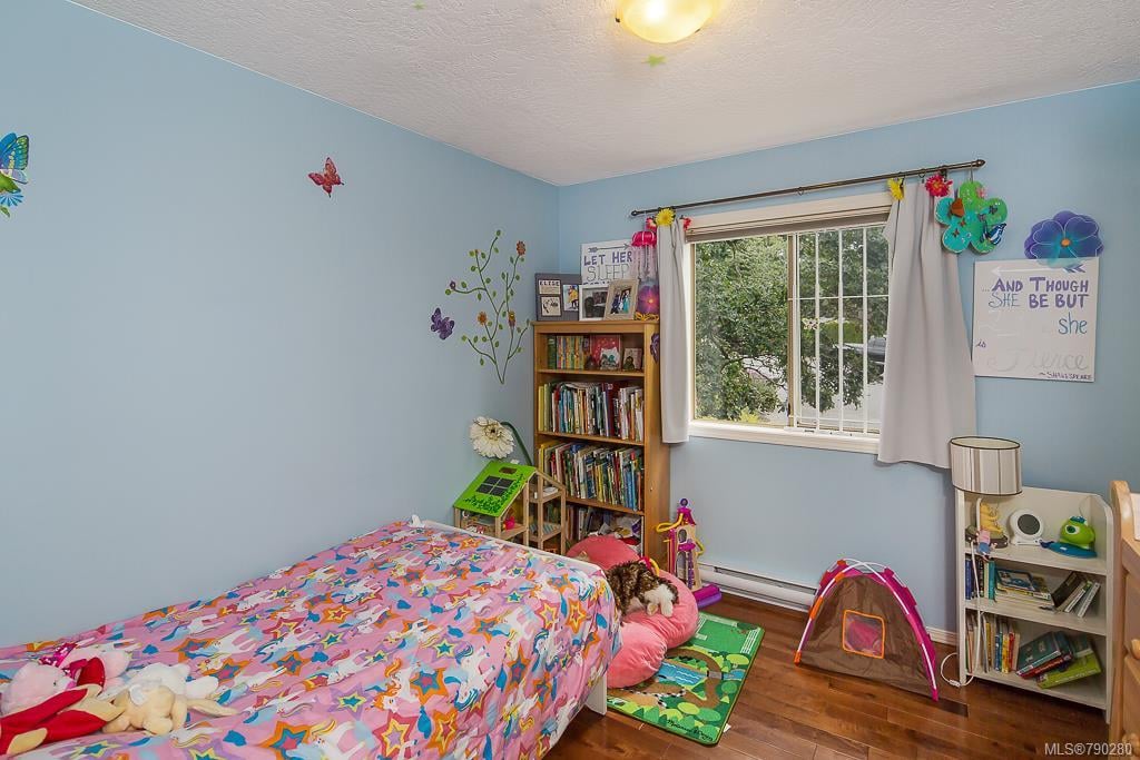 1366 Charles Pl