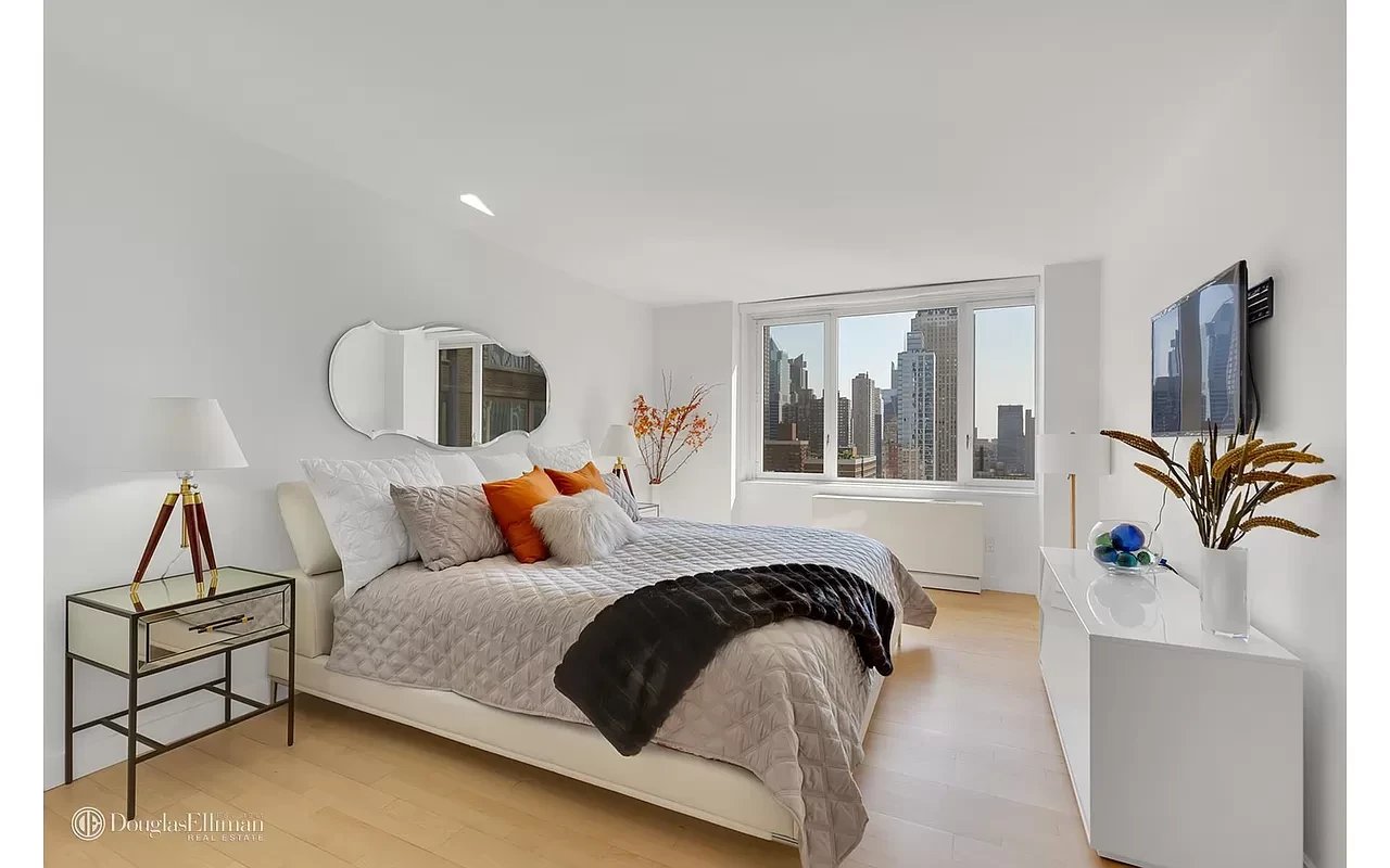 322 West 57th Street Unit: 34P1