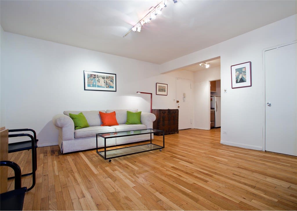 330 East 70th St, 3F