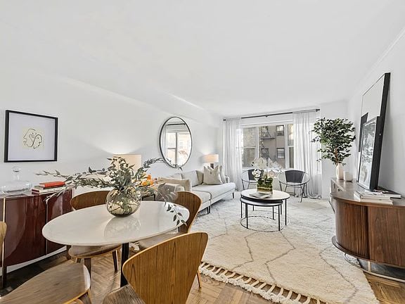 33 Greenwich Ave Unit: 4G