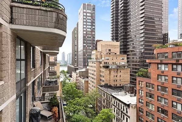 309 East 49th Street Unit: 14B