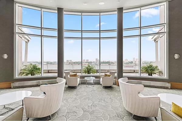 120 Riverside Blvd Unit: PH4K