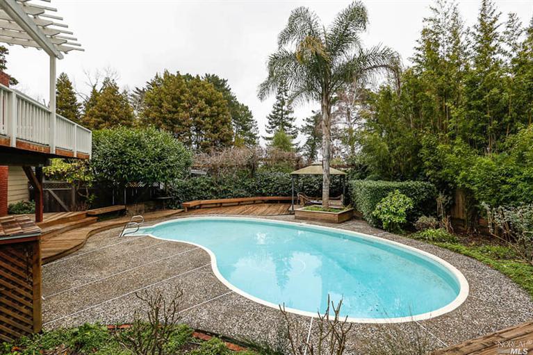390 Corte Madera Avenue