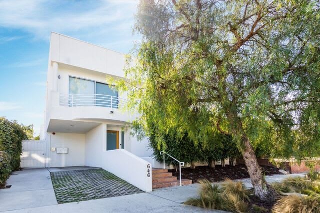 646 Flower Avenue #3