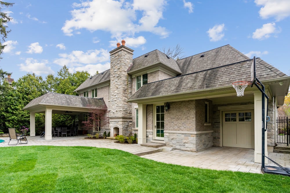 1527 Douglas Dr