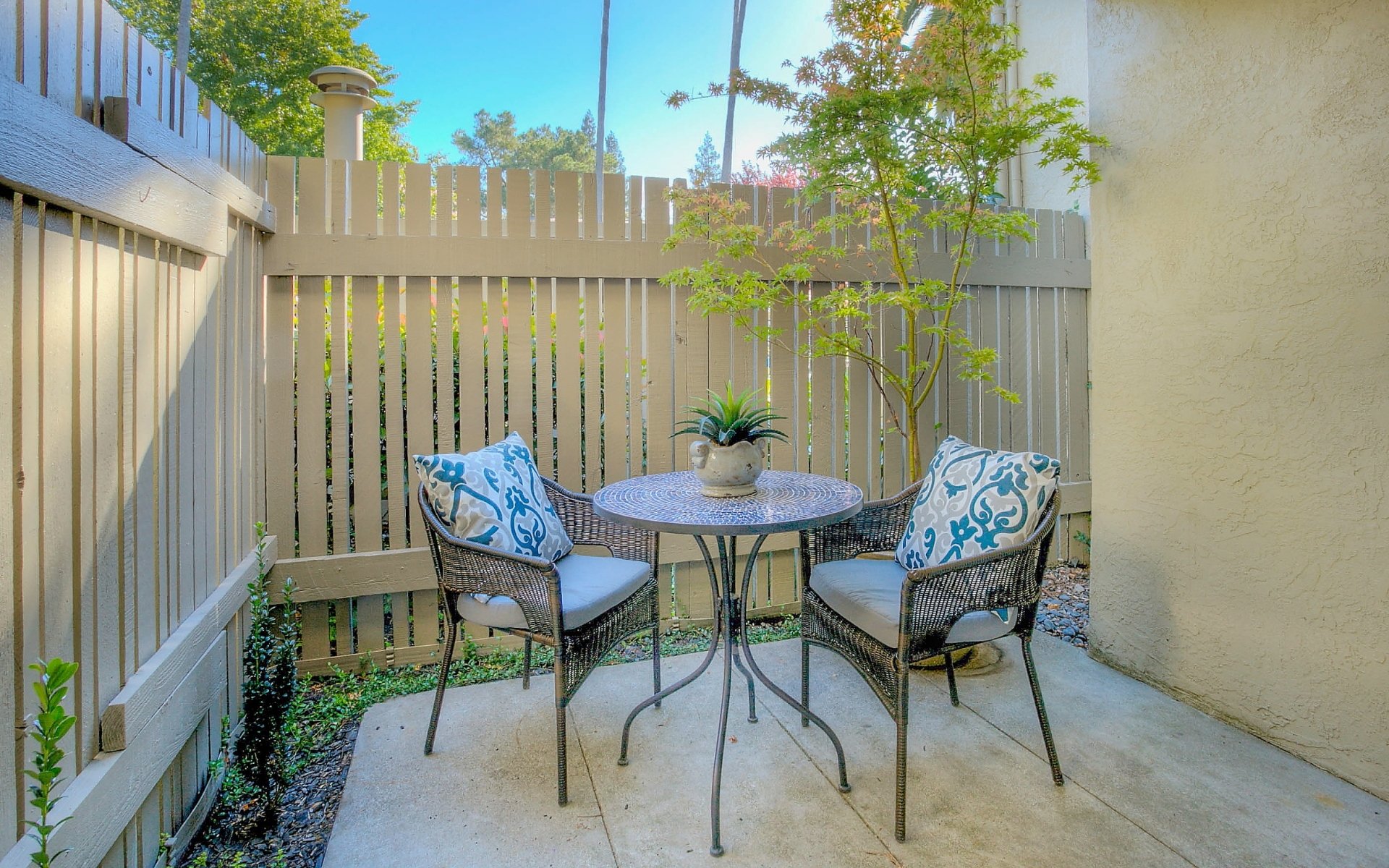 2564 Walnut Blvd, #107