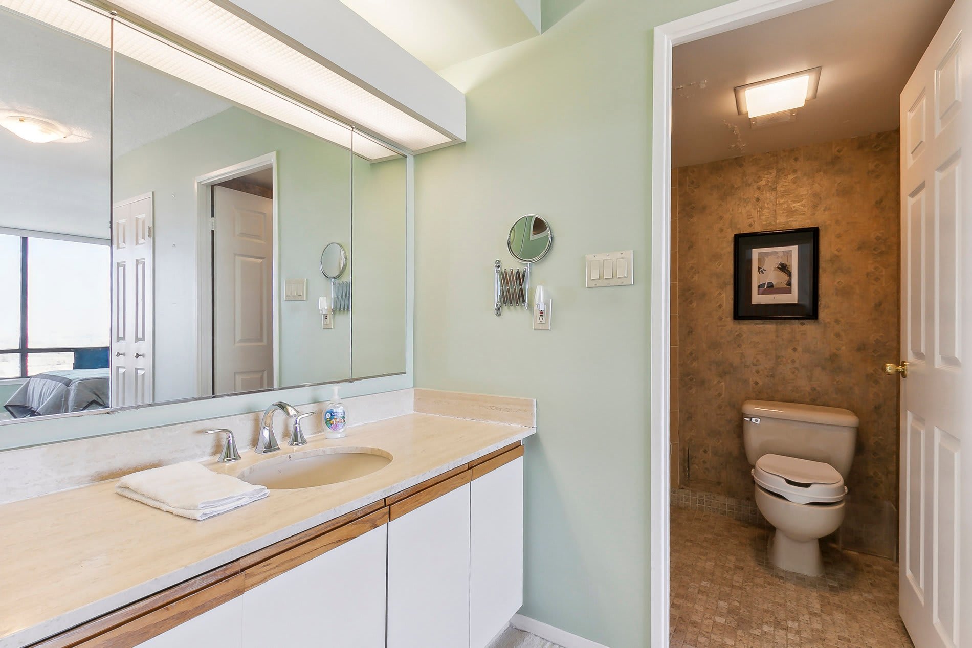 65 Skymark Drive #1407