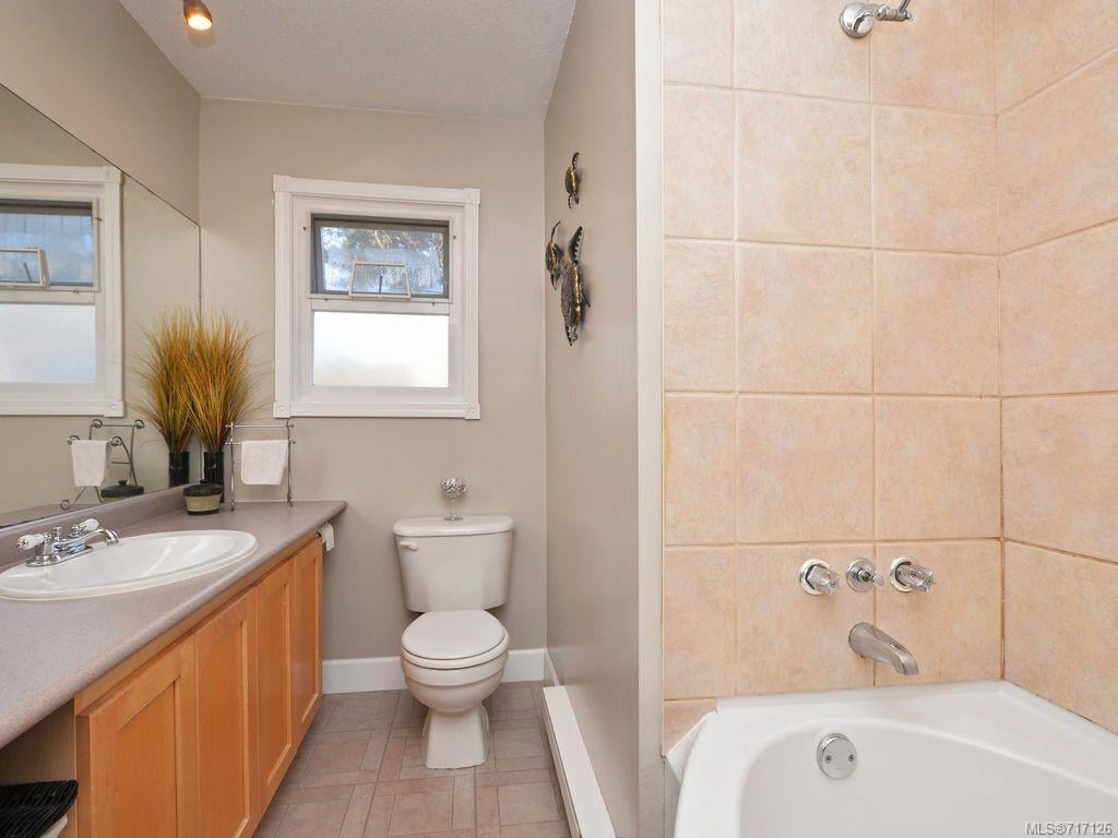 382 Selica Rd, Langford