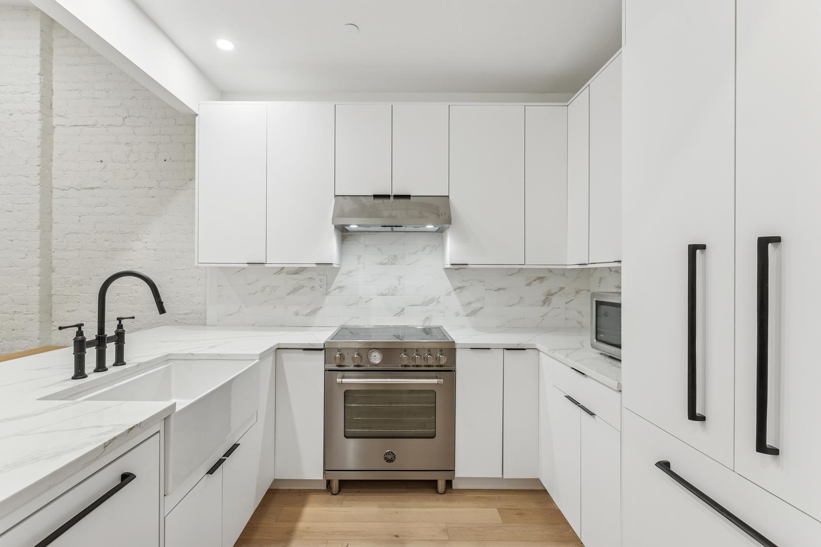 84 6th Avenue, Apt 4